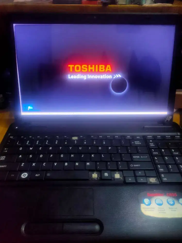 LAPTOP TOSHIBA C655 AMD E-300 RAM 3GB TANPA HDD