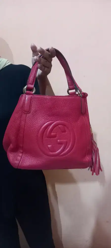 Tas gucci merah