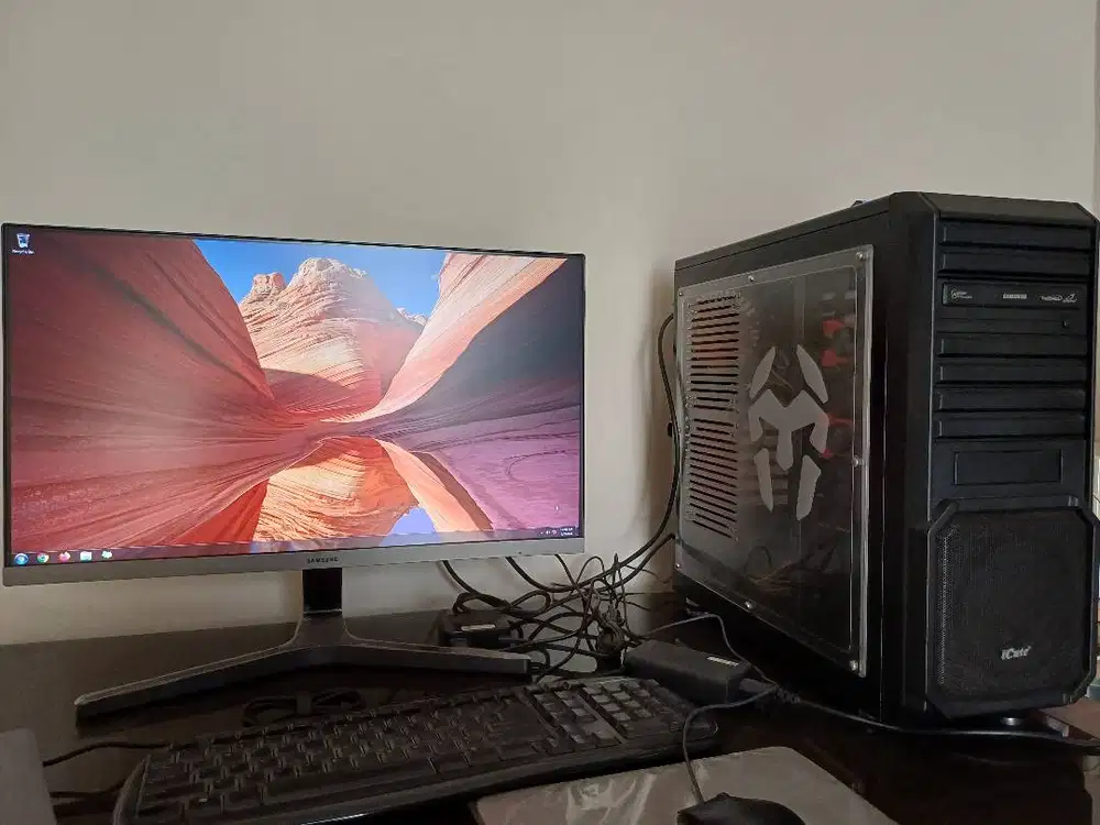 CPU iCute, MB Gigabyte, RAM Kingston 2GB, HDD 500 Sata, PSU SIlverston