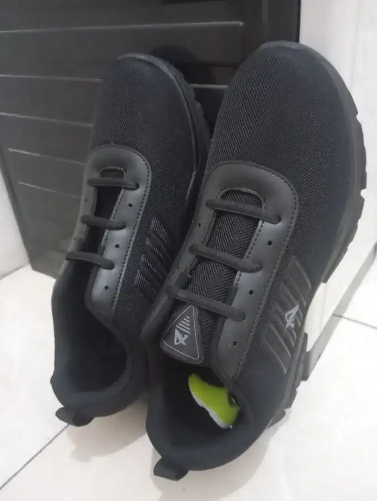 Sepatu sekolah Pro att