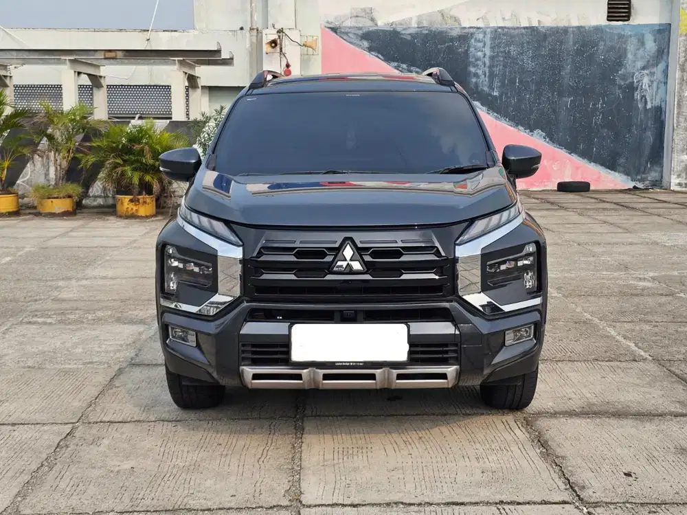Km low 13 rb xpander cross premium package 2023 grey