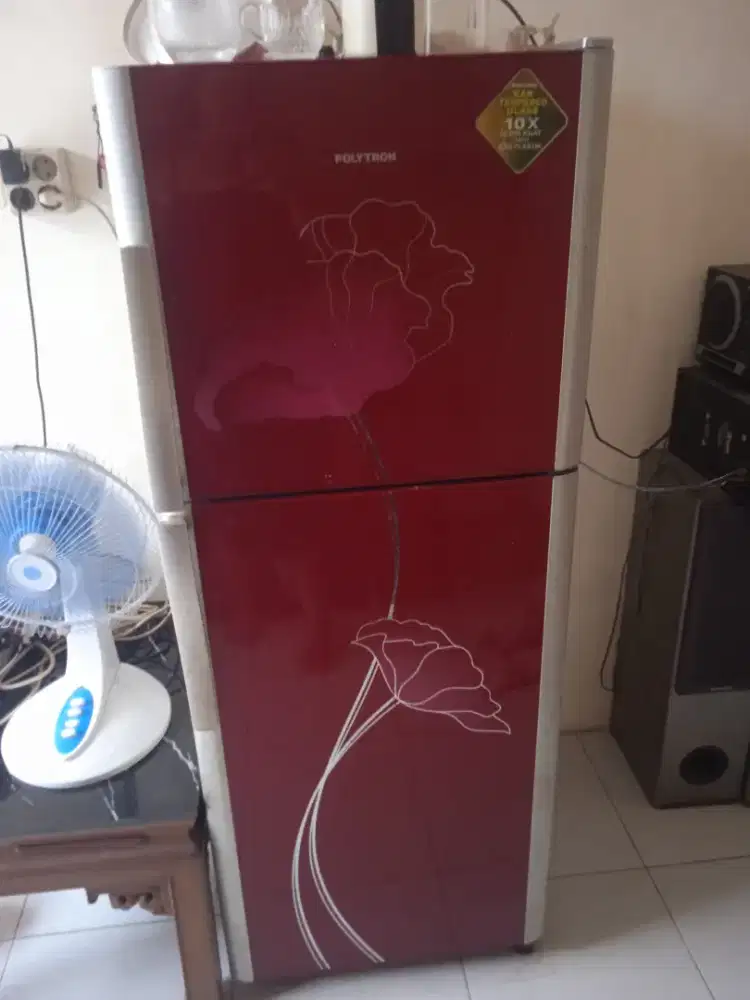 Di jual tv 42in lcd dan kulkas 2 pintu