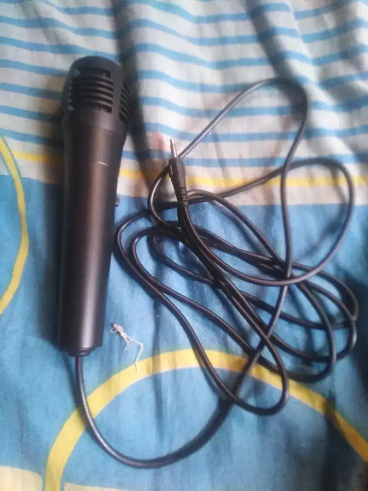 Microphone kabel kecil aux