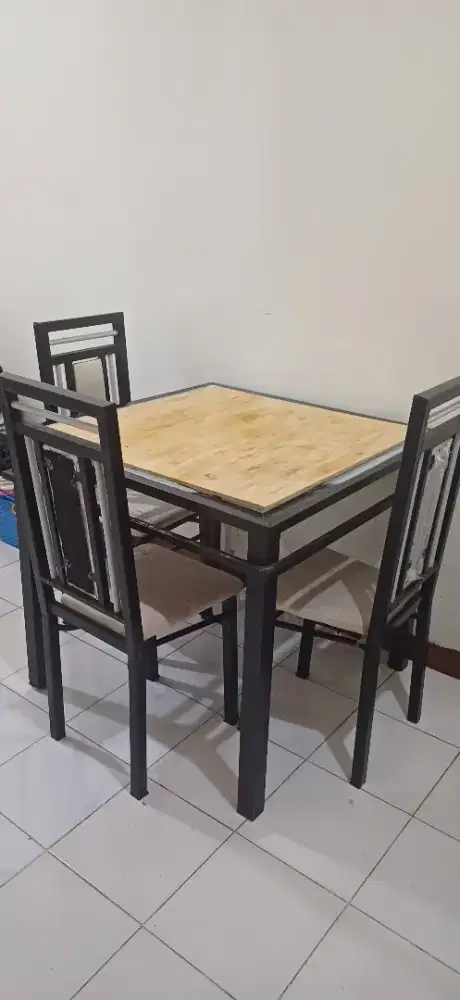 Meja Makan Besi Type Swedia