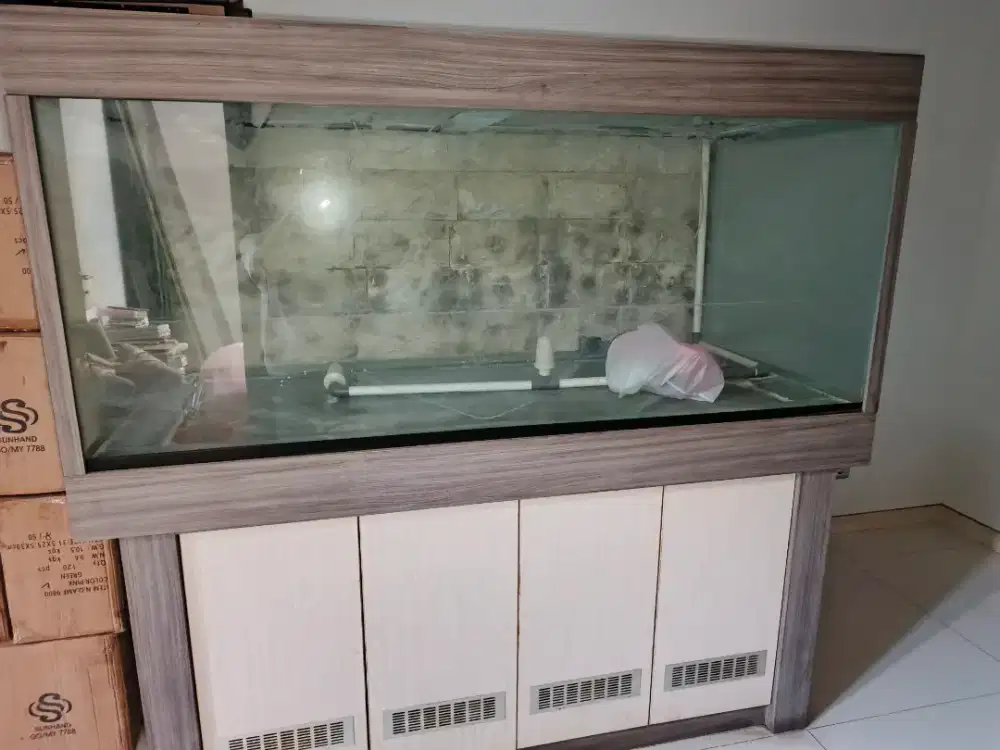 Aquarium lemari jati