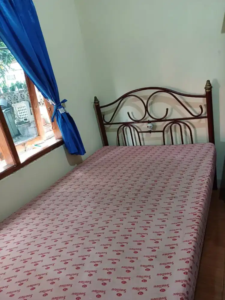 Tempat tidur besi  dan springbed sorong