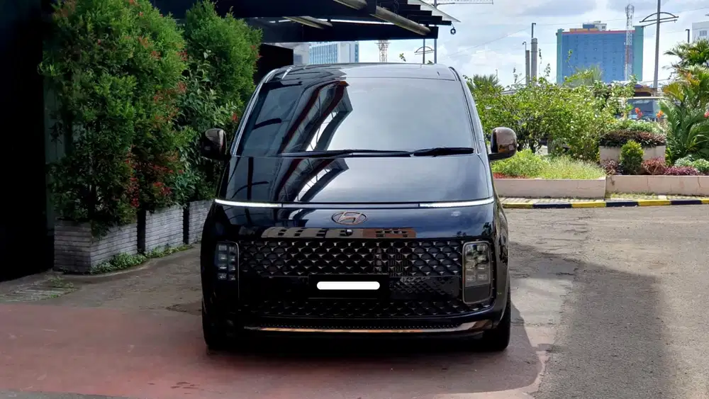 Km 46rb hyundai staria signature 7 seater diesel 2021 hitam