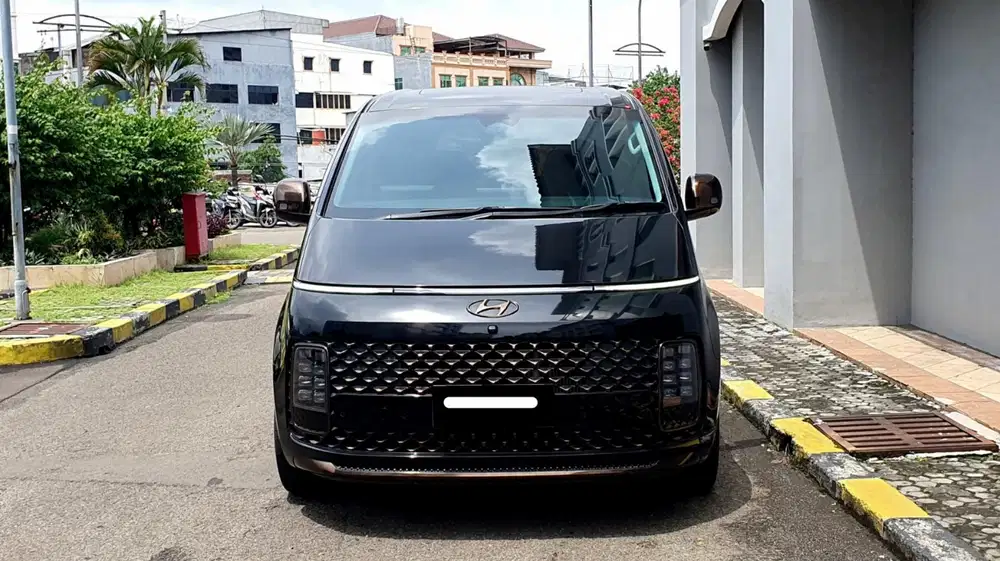 Km 24rb hyundai staria signature 7 seater 2021 hitam