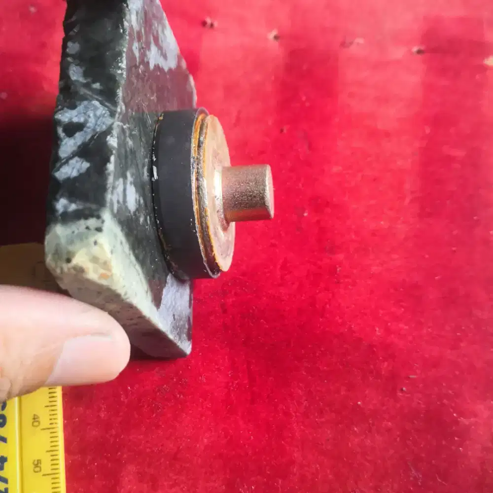 Bahan rough black jade giok hitam aceh nempel magnet