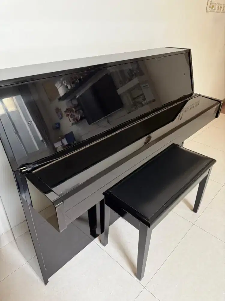 Piano Yamaha C108 second