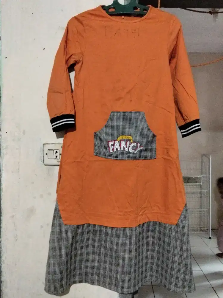 Busana muslimah anak