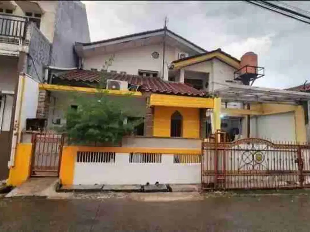 DIJUAL RUMAH BAGUS 2 LANTAI LOKASI STRATEGIS