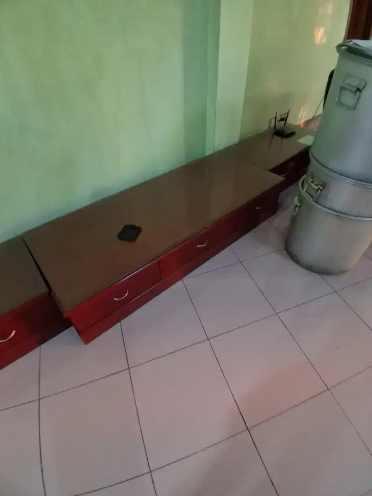 Jual cepat dan murah meja tv  kayu mahoni