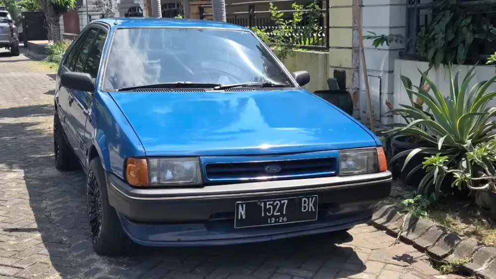 FORD LASER GHIA 86. HATCH BACK. 1300 CC. MANUAL. BIRU. TANGAN PERTAMA