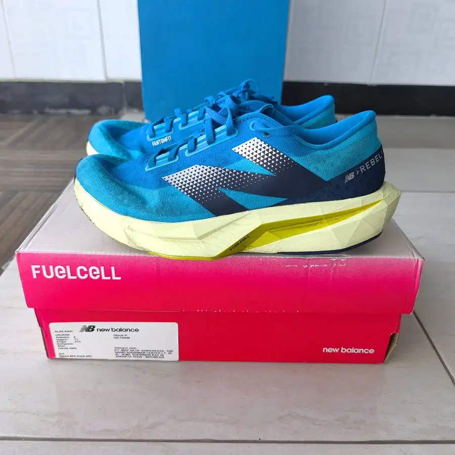 Sepatu Running New Balance Fuellcell Rebel V4 Men Blue Size 41