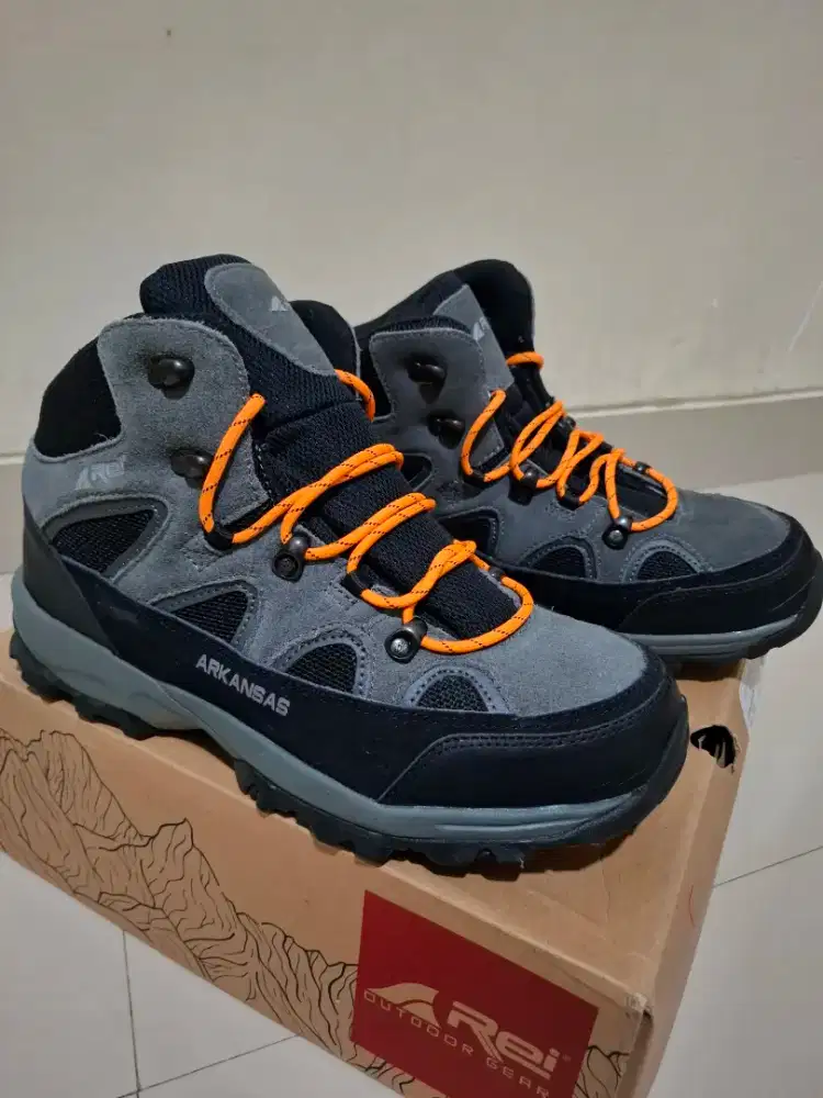 Dijual Sepatu Outdoor - Sepstu Gunung AREI ARKANSAS