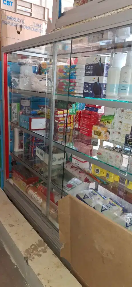 Jual Etalase Kaca Seperti Baru...kondisi Bagus sekali