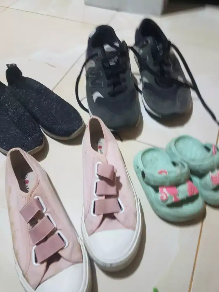 Sepatu bekas borong