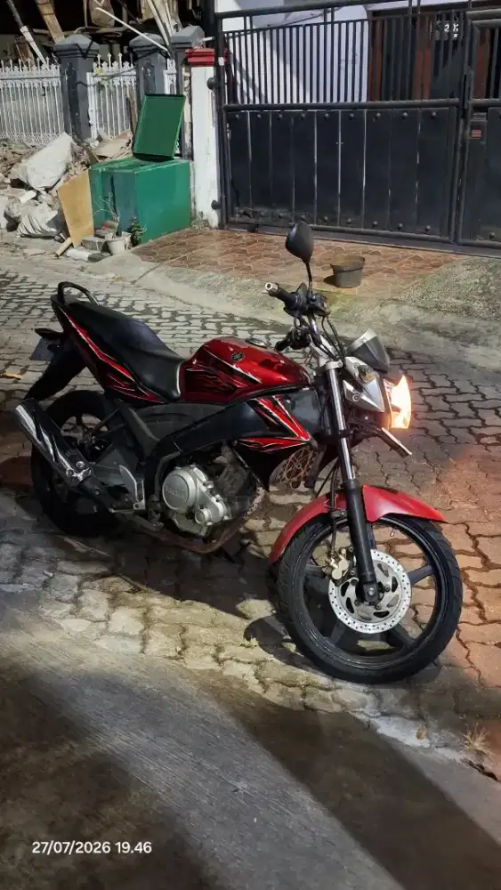 VIXION MERAH MARUN
