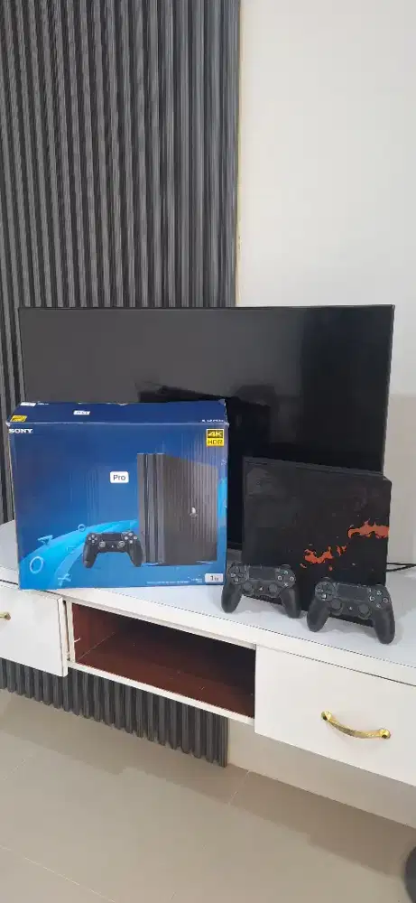 Playstation 4 Pro Special Edition Monster Hunter