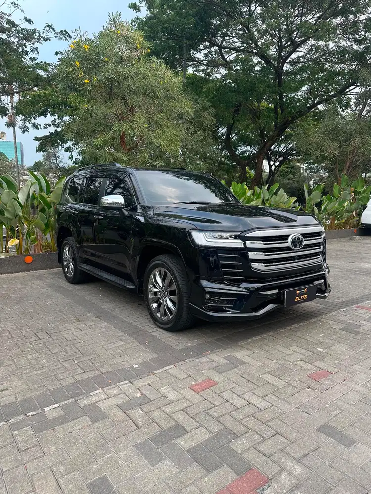 Toyota Land Cruiser 300 VXR 2025