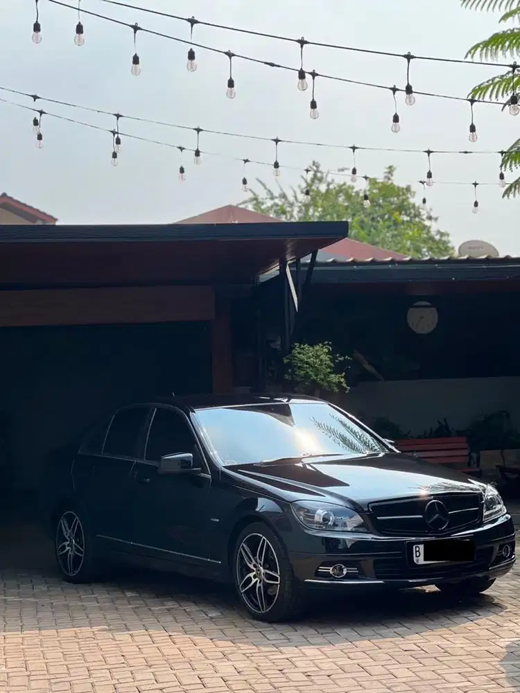 Mercedes Benz C200 CGI 2011 Hitam Metalic Facelift