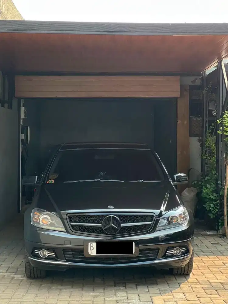 Mercedes Benz C200 CGI 2011 Hitam Metalic Facelift