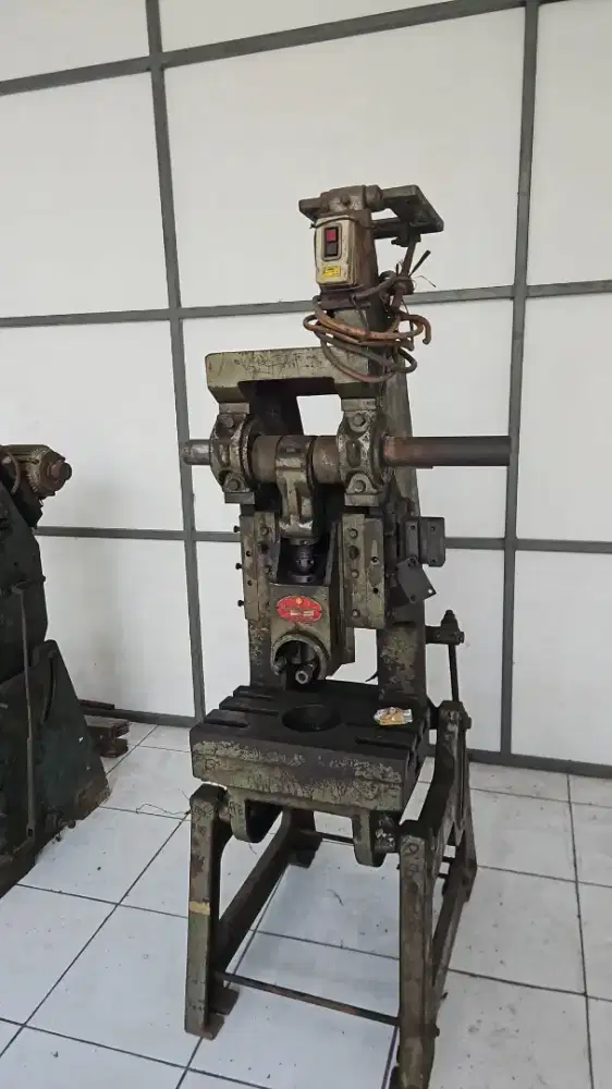DI BUTUHKAN KARYAWAN MESIN POND
