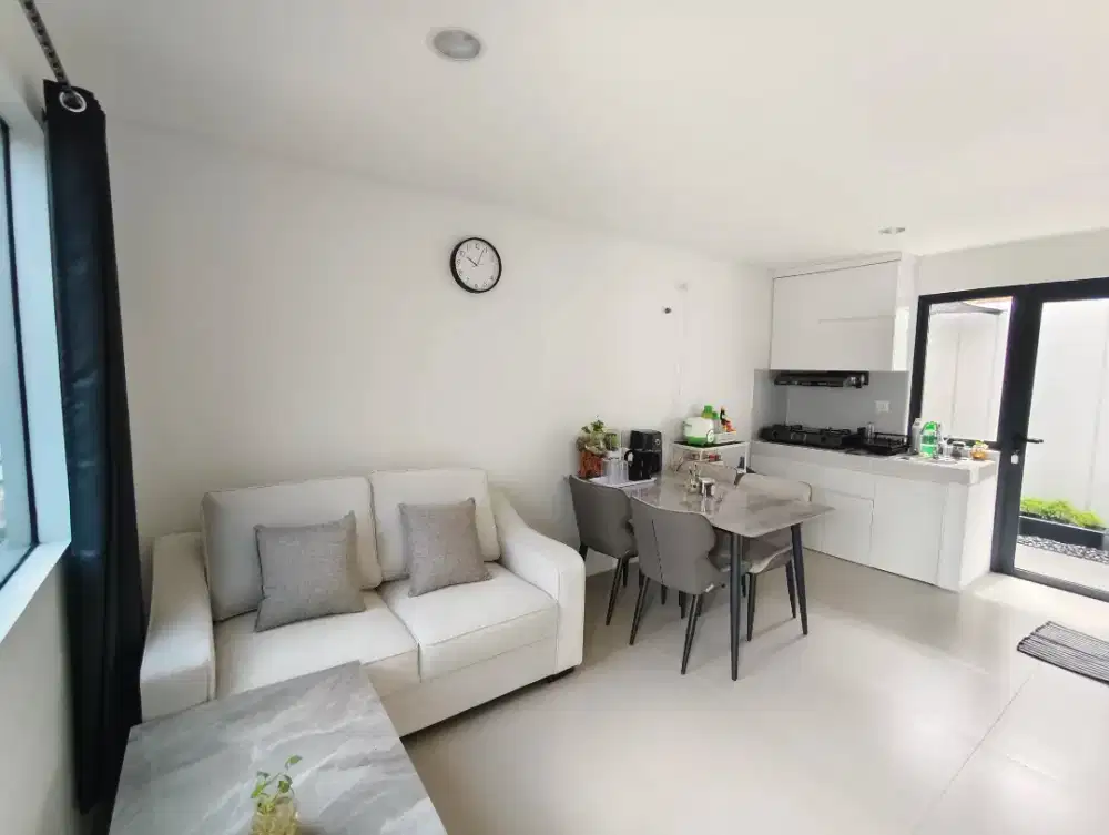 Di SewaKan Rumah XYZ Trail  Full Furnish Dekat Gerbang masuk