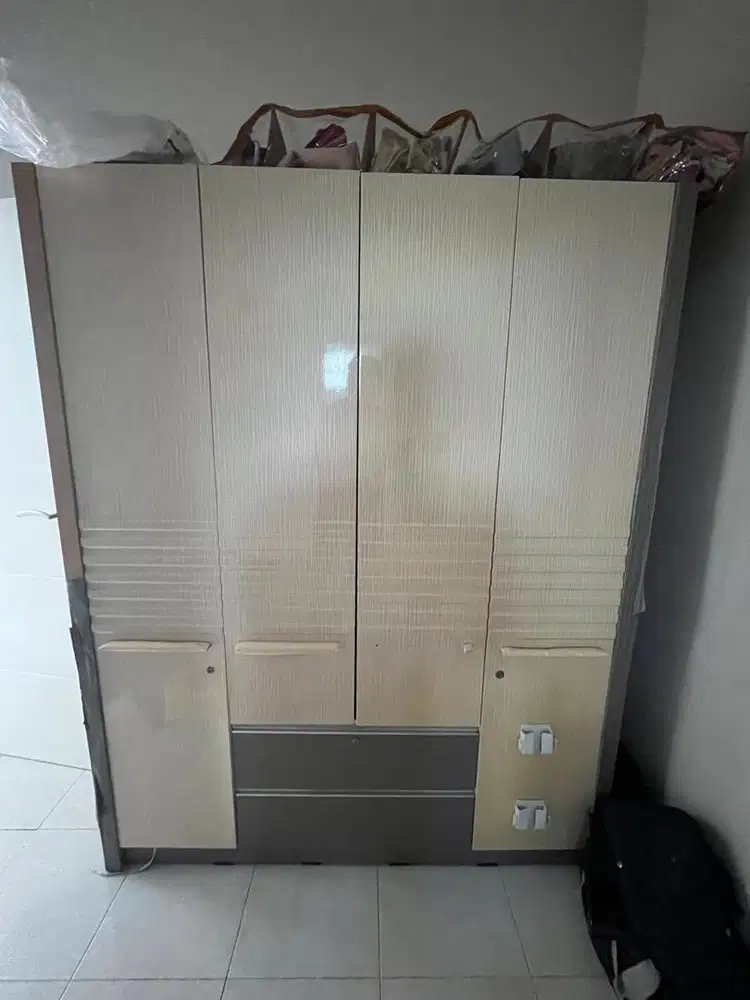 Almari 4 Pintu Masih Bagus