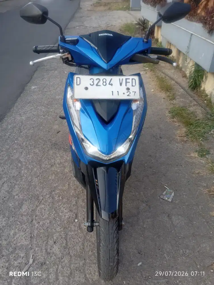 beat biru hitam tahun  2022