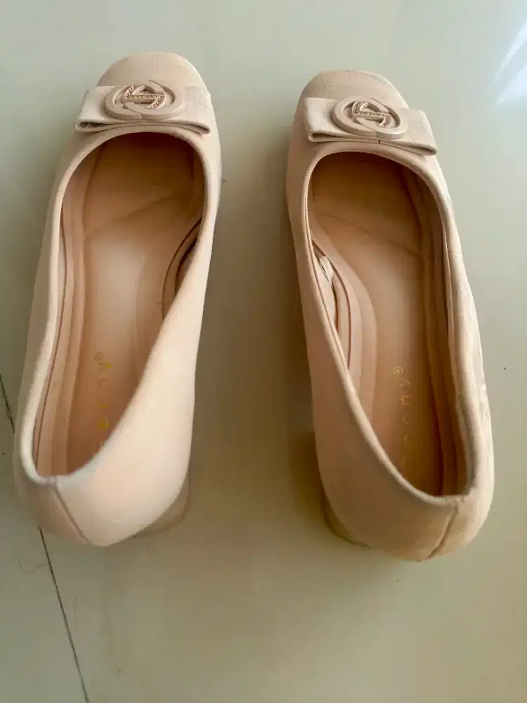 Sepatu Genny khaki