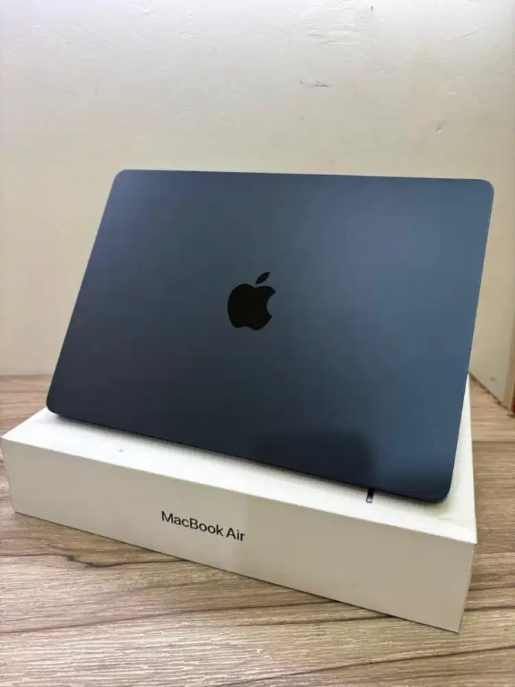 Macbook Air M5 16/512GB ibox sebulan pakai