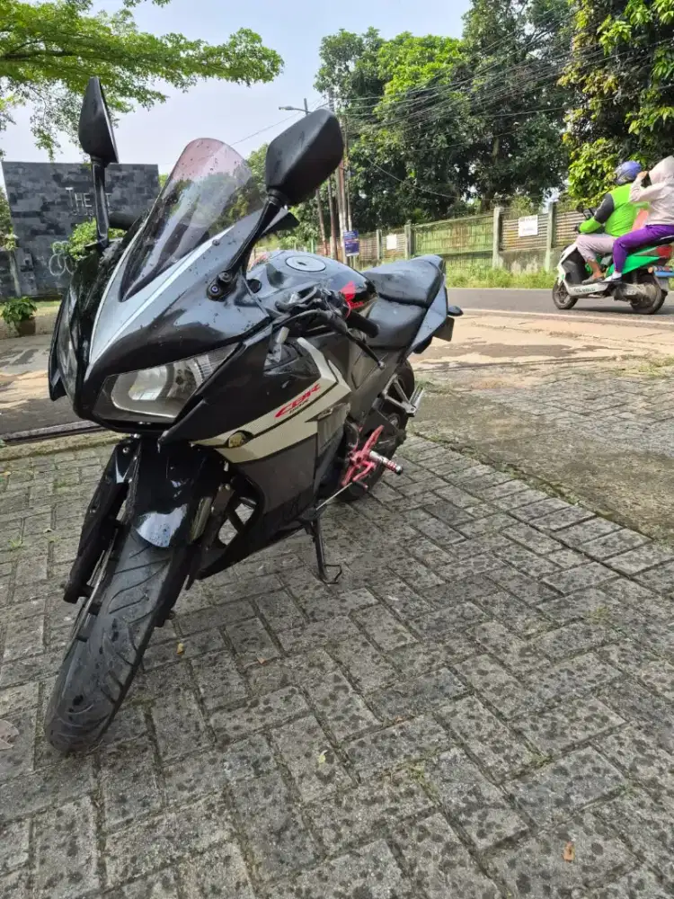 Dijual Honda cbr 150 r taun 2014 surat lengkap