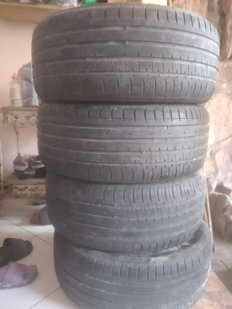 Ban Accelera PHi 235 45 R 18 kondisi siap pakai