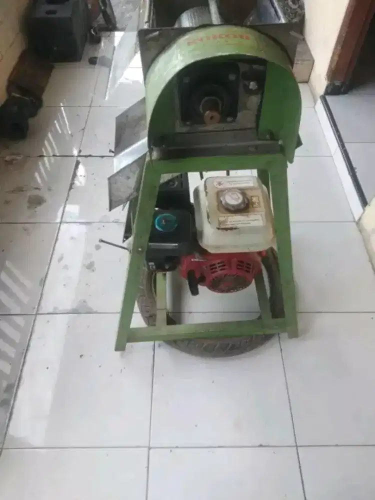 Mesin Parud Kelapa Bensin