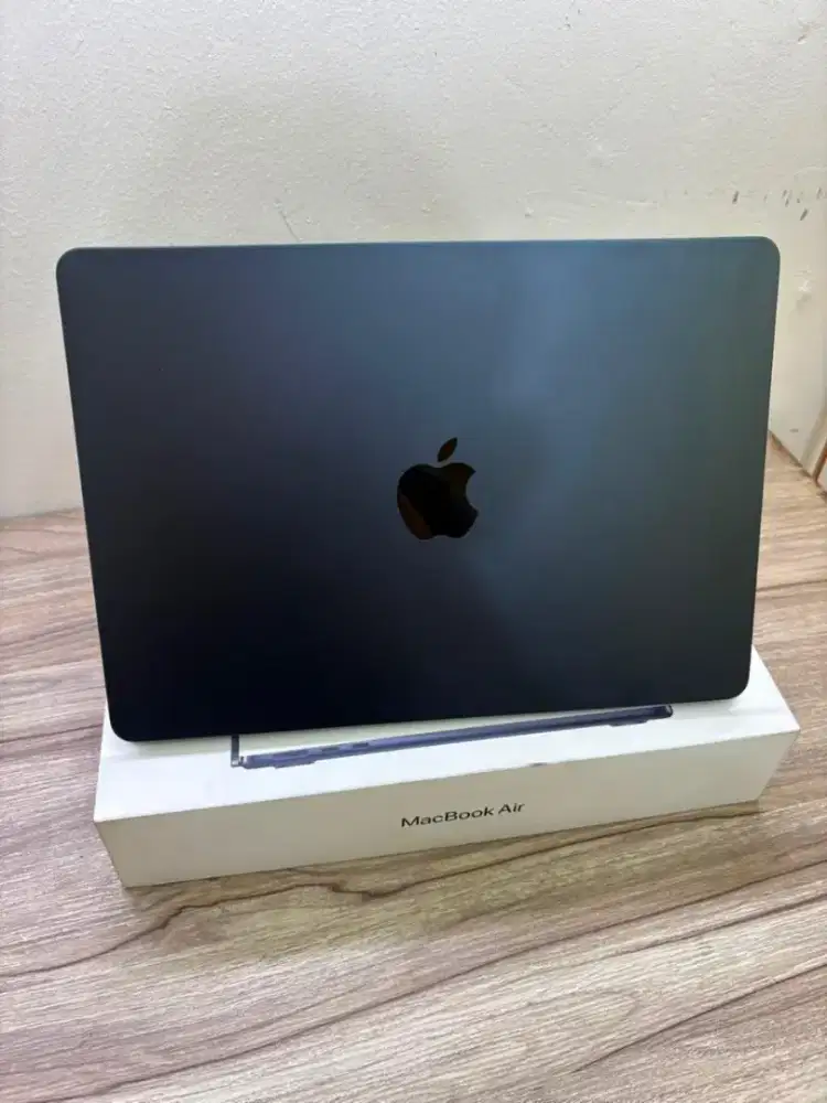 Macbook Air M5 16/512GB ibox sebulan pakai
