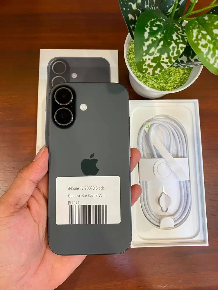 Iphone 17 256 Black Like New Ibox On 05/03/2027 fullset
