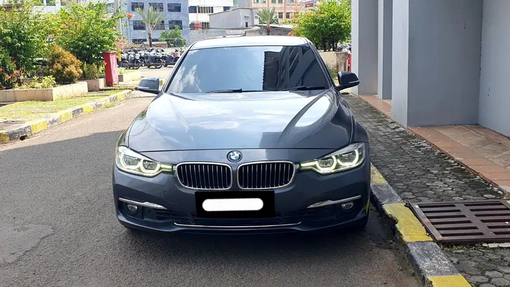 Km 53rb bmw 320i luxury 2018 abu