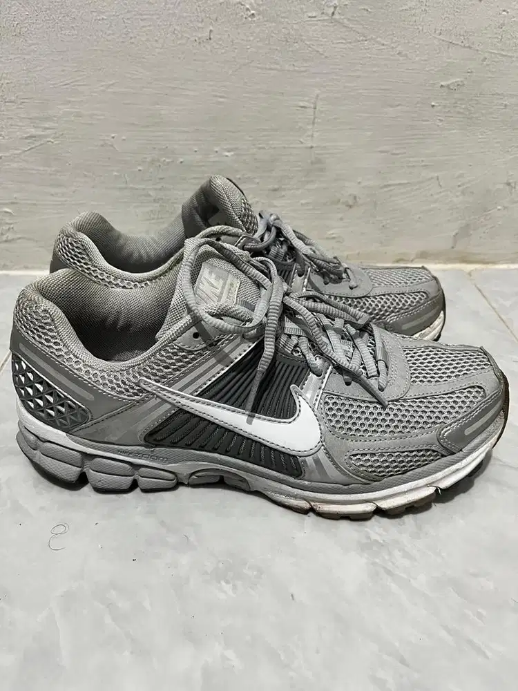 Nike Zoom Vomero 5 Shoes