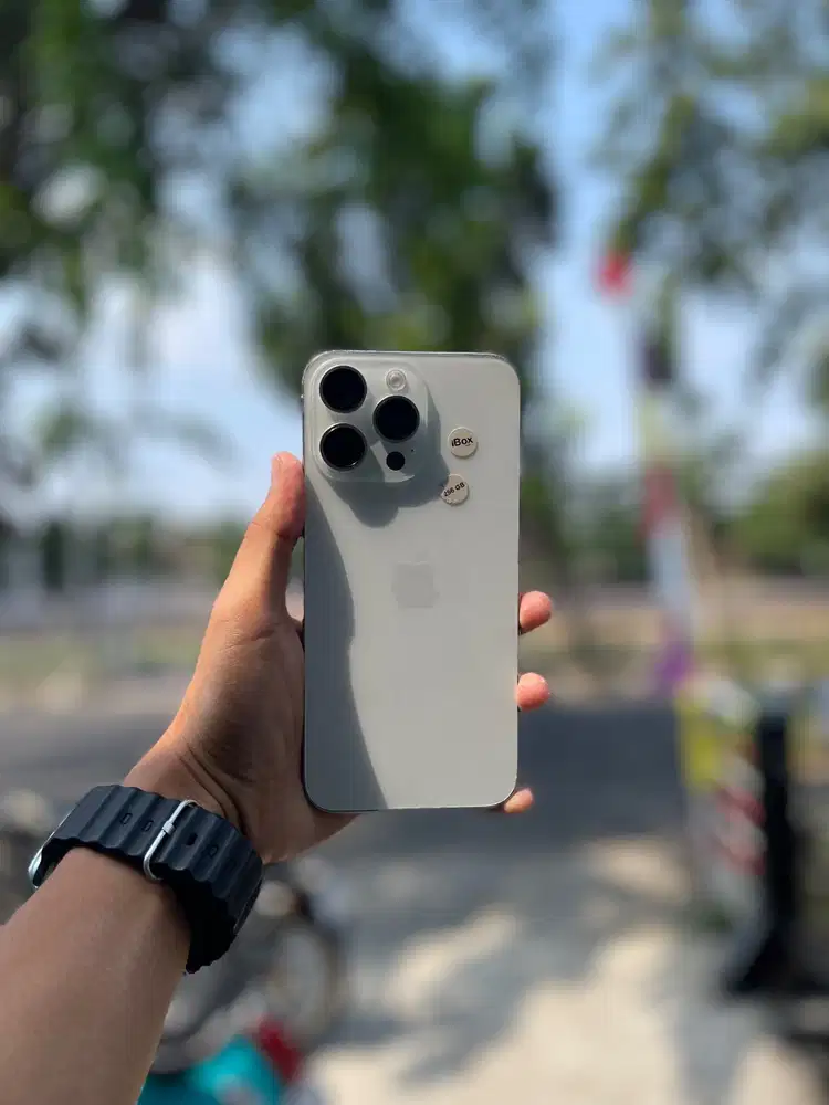 iPhone 15PM 256 silver titanium