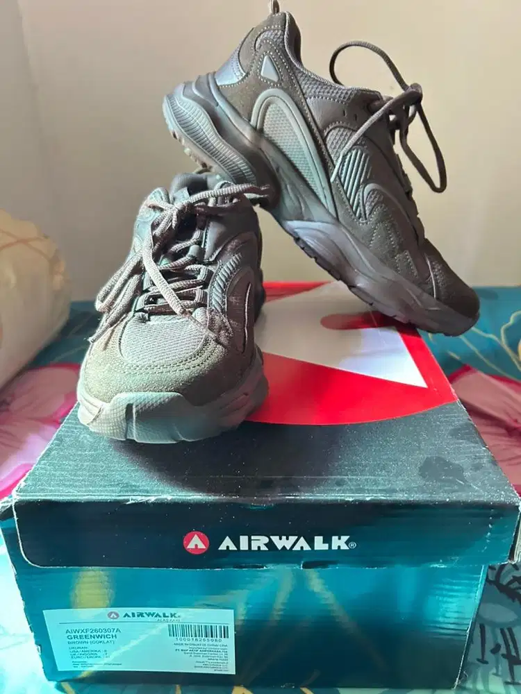 Sepatu Air Walk ukuran 41