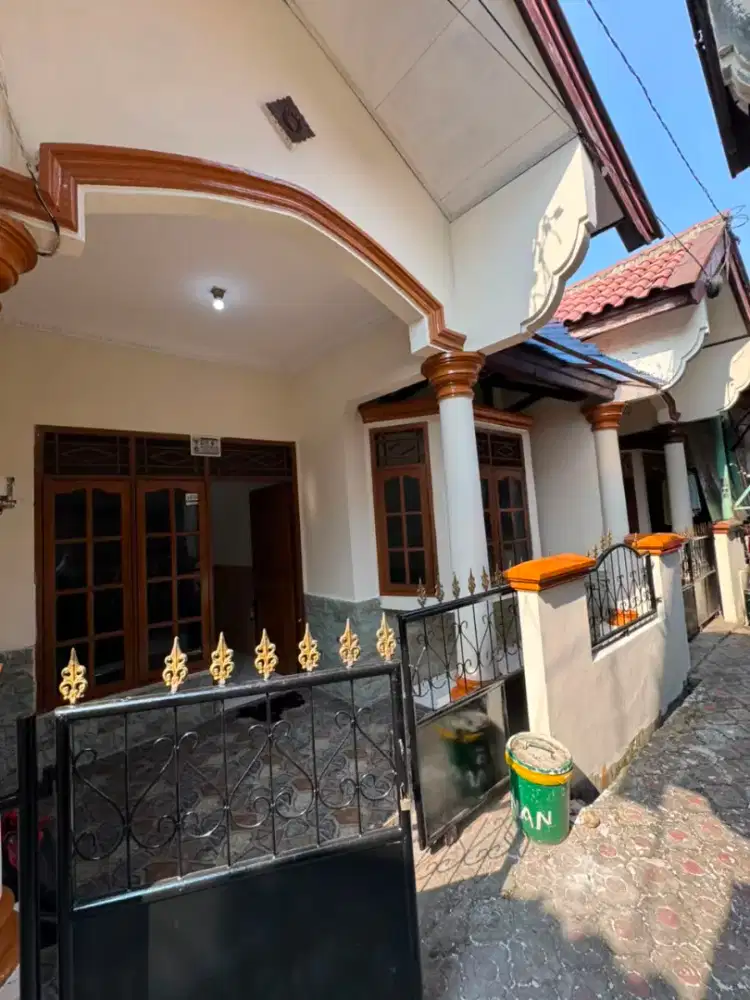 Di kontrakan rumah tangga di kebon jeruk