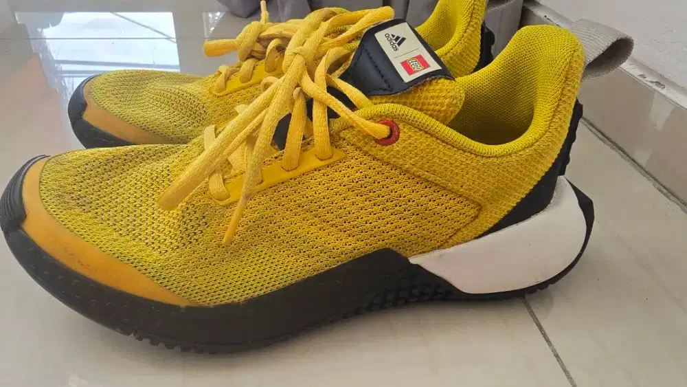 Sepatu Adidas x LEGO Original Size 36.5 Kuning Preloved + Box