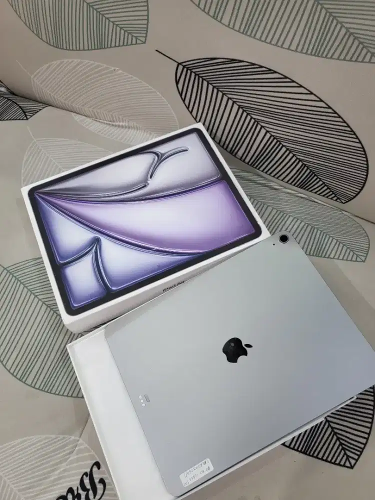 Jual saja iPad air M3 128gb 13 inch