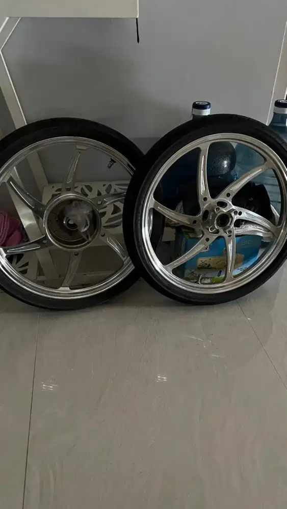 Jual pelak vario 160 model sixstar ring 17 ban maxxis dan ban drack