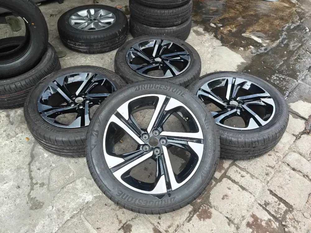 Jual vleg OEM Yaris cros R18 pcd 5x100 kond ban msih 95% 4pcs sma ban