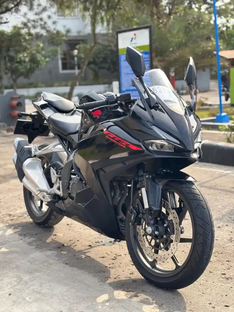 Honda cbr 250 tahun 2023