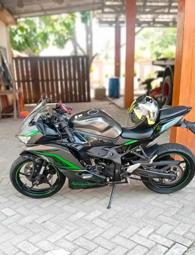 Kawasaki ninja Zx25 special edition