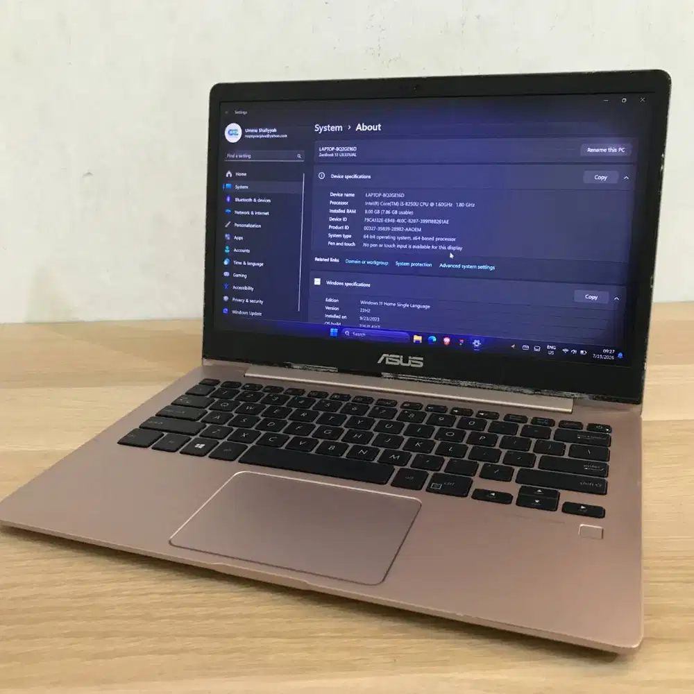 Laptop ASUS ZenBook 13 - rusak pada LCD